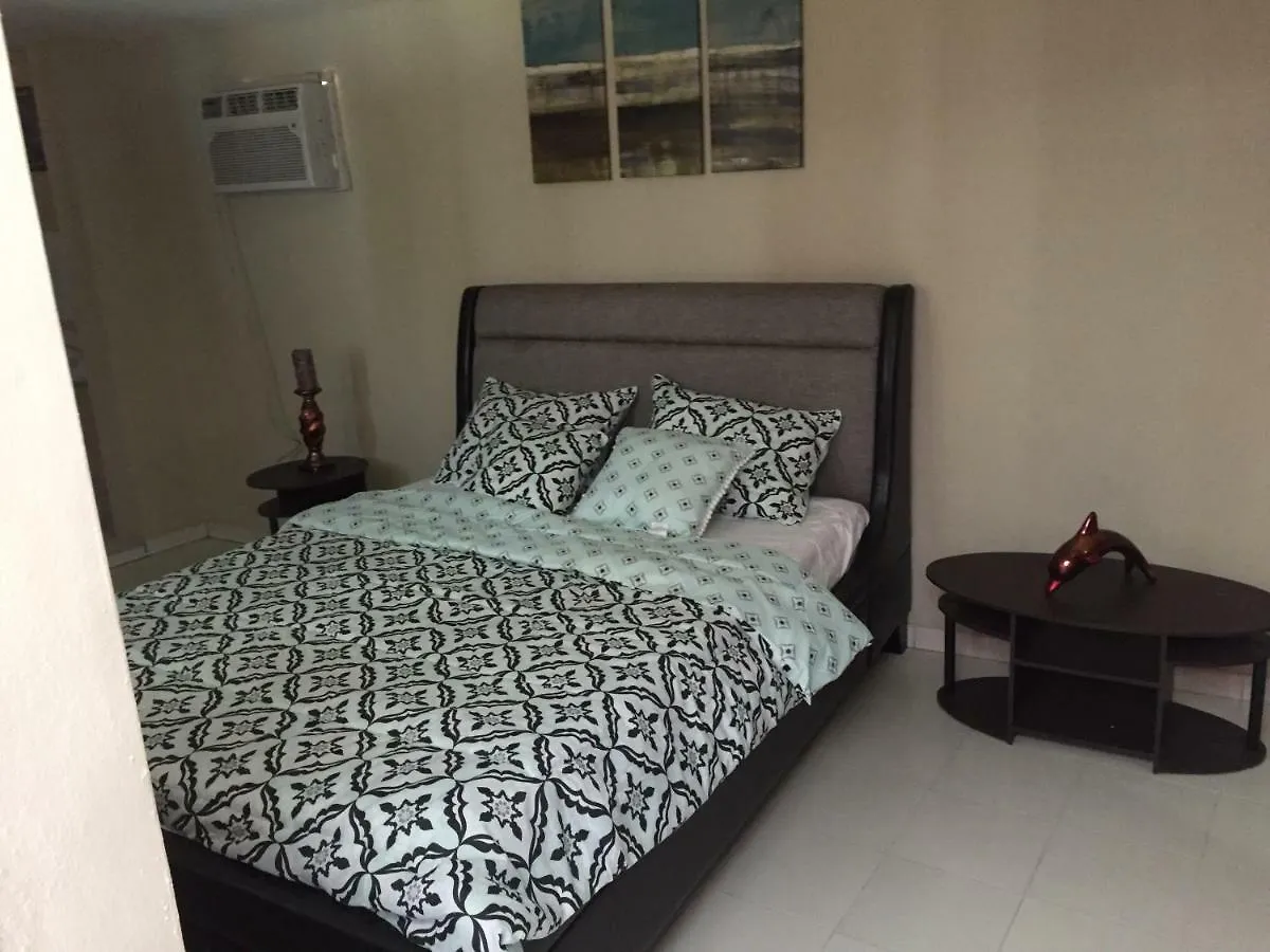 Skye Bar & Lounge Hotel Port-au-Prince 0*,  Haiti